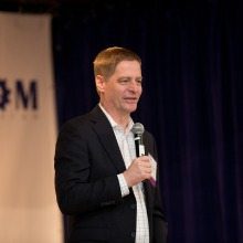 Keynote speaker Lou Von Thaer, president of the National Security Sector at Leiods.